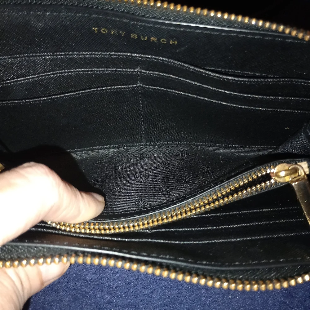 Tory Burch Britten Bucket Bag With Tory Burch Wallet - Picture 10 of 15